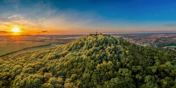 Die majestätische Landeskrone in der Abendsonne