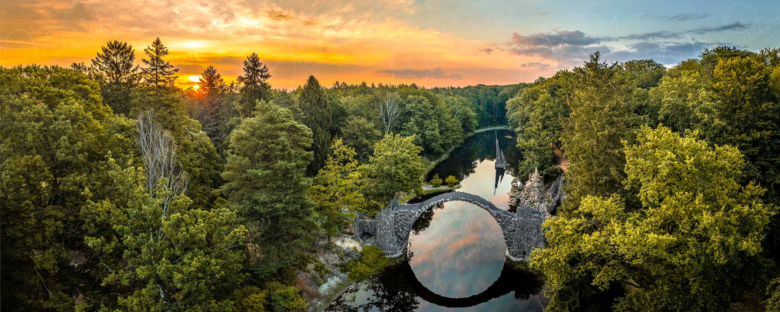 Kromlau - Die Rakotzbrücke in der Morgensonne